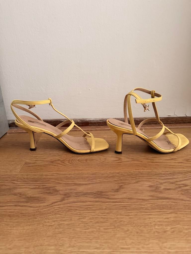 Gele Sandalen met Hak Primark maat 38, Ophalen of Verzenden, Zo goed als nieuw, Geel, Sandalen of Muiltjes