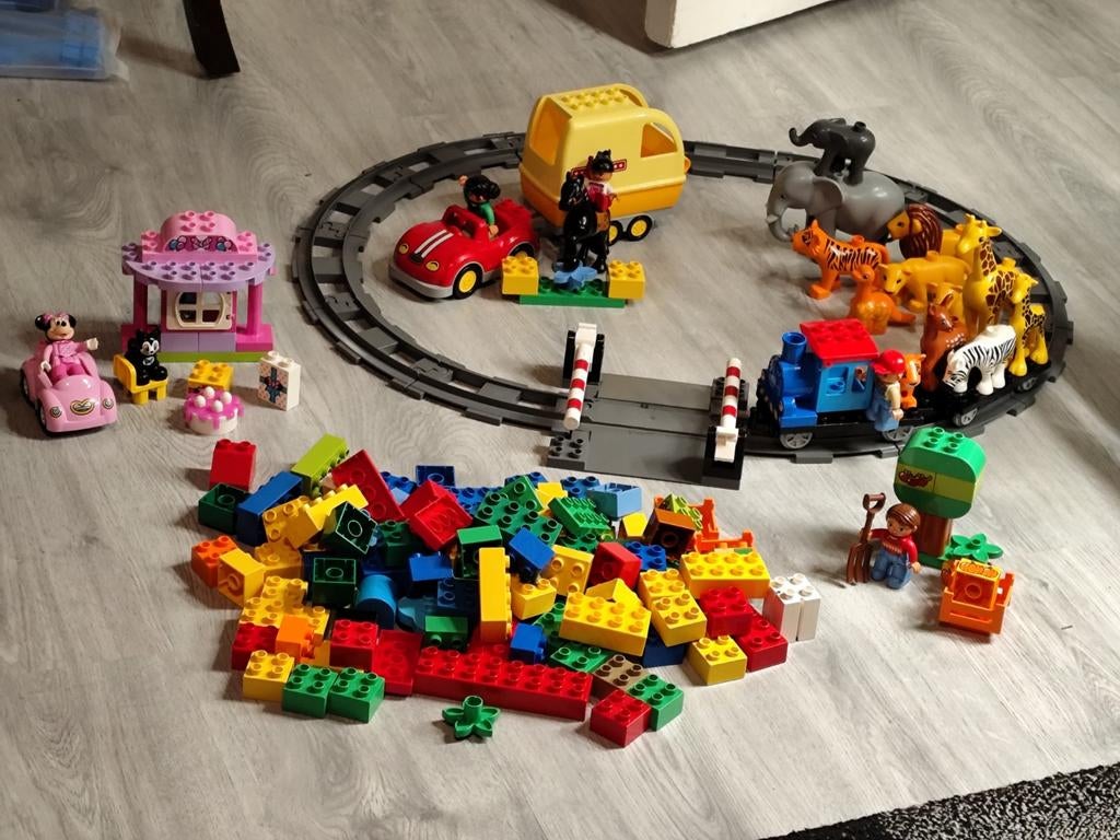 Grote set Duplo met trein, auto's en dieren, Kinderen en Baby's, Speelgoed | Duplo en Lego, Ophalen, Zo goed als nieuw, Complete set