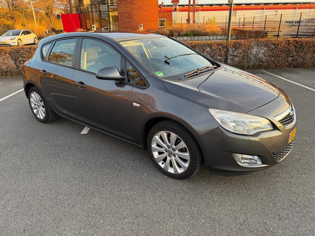 Opel Astra 1.6 16V 85KW, Auto's, Opel, Voorwielaandrijving, Euro 5, Stof, 680 kg