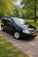 Volkswagen Touran 1.6 85KW 2004 Zwart, Auto's, Zwart, Origineel Nederlands, 75 €/maand, Handgeschakeld