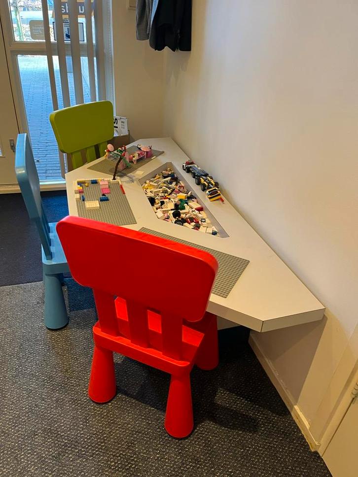 LEGO speeltafel met 3 stoeltjes, Kinderen en Baby's, Speelgoed | Speeltafels, Gebruikt, Ophalen