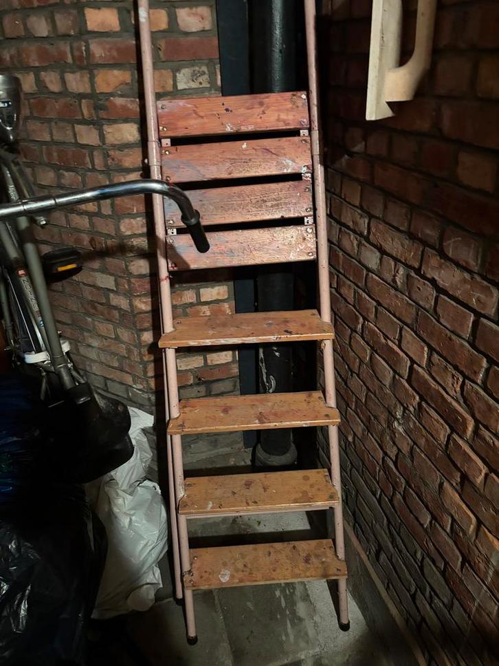 2 ijzeren trappen - stevig en functioneel, Doe-het-zelf en Verbouw, Ladders en Trappen, Gebruikt, Trap, Minder dan 2 meter, Ophalen