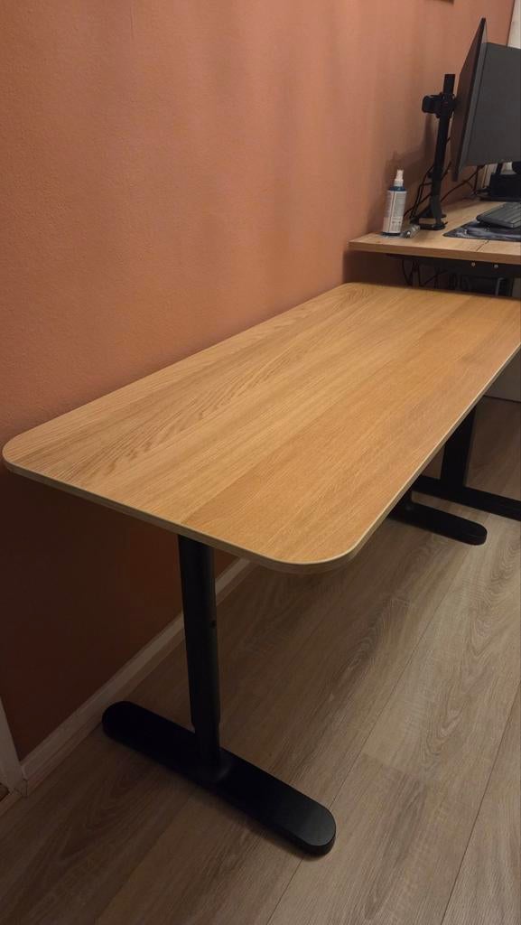 Ikea bekant bureau, Huis en Inrichting, Ophalen, Gebruikt, Kabelgoot, Bruin