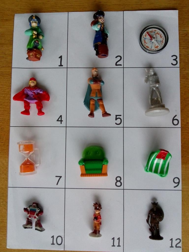 Blad 11 figuren uit verrassingsei diverse, Ophalen of Verzenden, Gebruikt, Overige typen