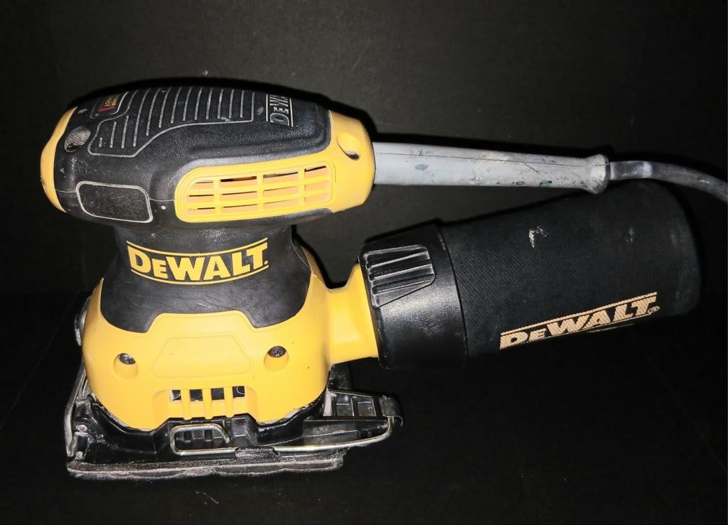 De Walt DWE 6411, Doe-het-zelf en Verbouw, Gereedschap | Schuurmachines, Ophalen of Verzenden, Minder dan 600 watt