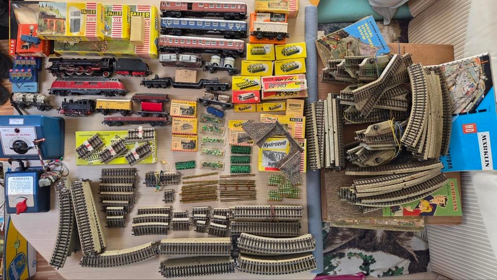 Verzameling Märklin H0, rails, locs, wagons, Faller scenery, Wisselstroom, Gebruikt, Verzenden, Rails