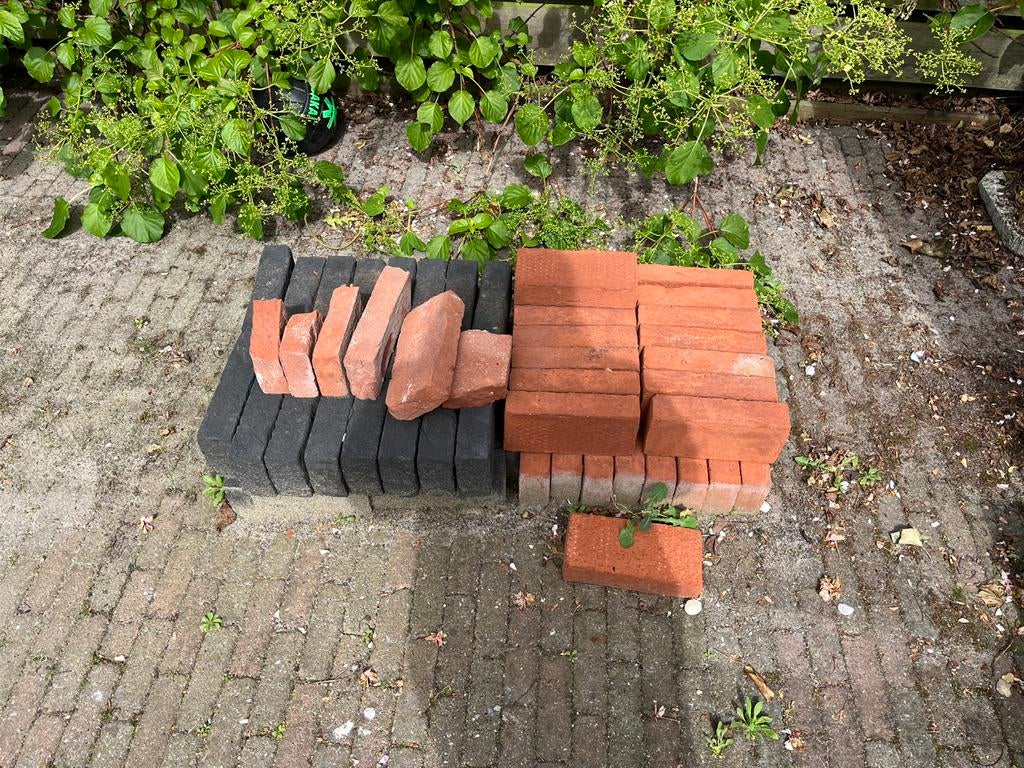 Gratis stenen en 3 opsluitbanden, Tuin en Terras, Tegels en Klinkers, Ophalen, Zo goed als nieuw