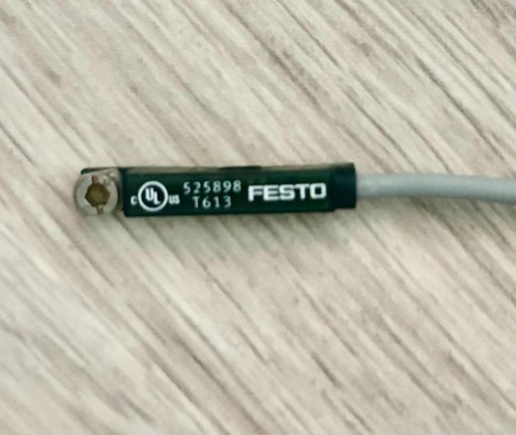 FESTO - Reed contact - SMT-8F-PS-24V-K2,5-OE - 525898, Hobby en Vrije tijd, Elektronica-componenten, Nieuw, Ophalen of Verzenden