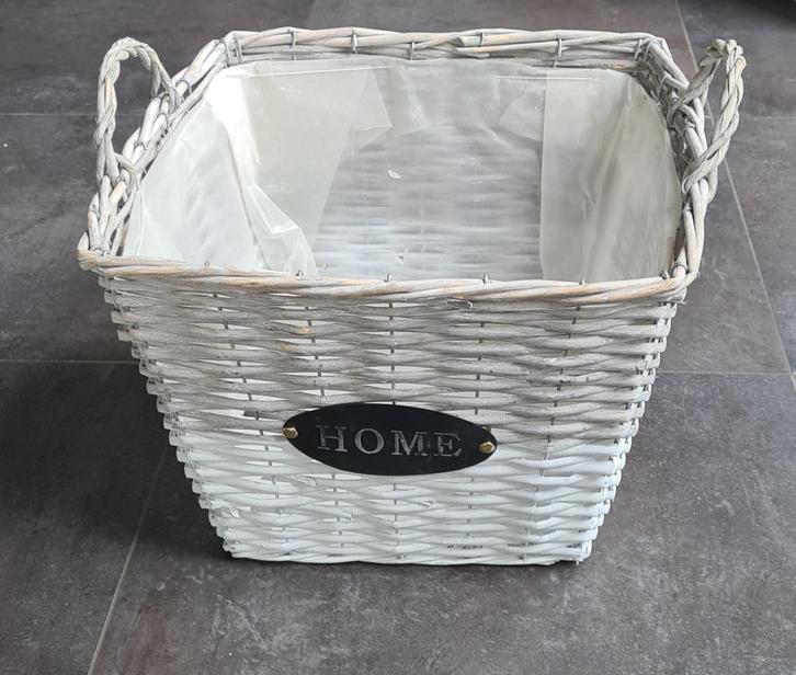 2 rieten manden - nieuw, Huis en Inrichting, Woonaccessoires | Schalen en Manden, Nieuw, Mand, Vierkant, Riet, Ophalen