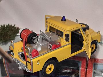 Universal Hobbies Model Car 4414 - Land Rover Serie II Pick beschikbaar voor biedingen