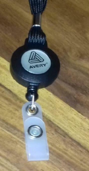 Key-cord merk Avery afrolsysteem met drukknop t.b.v pas)
