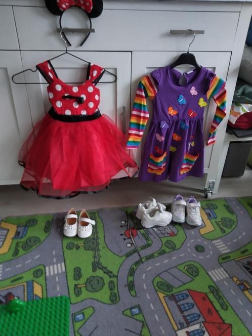 2 schattige  kinderjurkjes met schoen, Kinderen en Baby's, Kinderkleding | Kinder-kledingpakketten, Ophalen