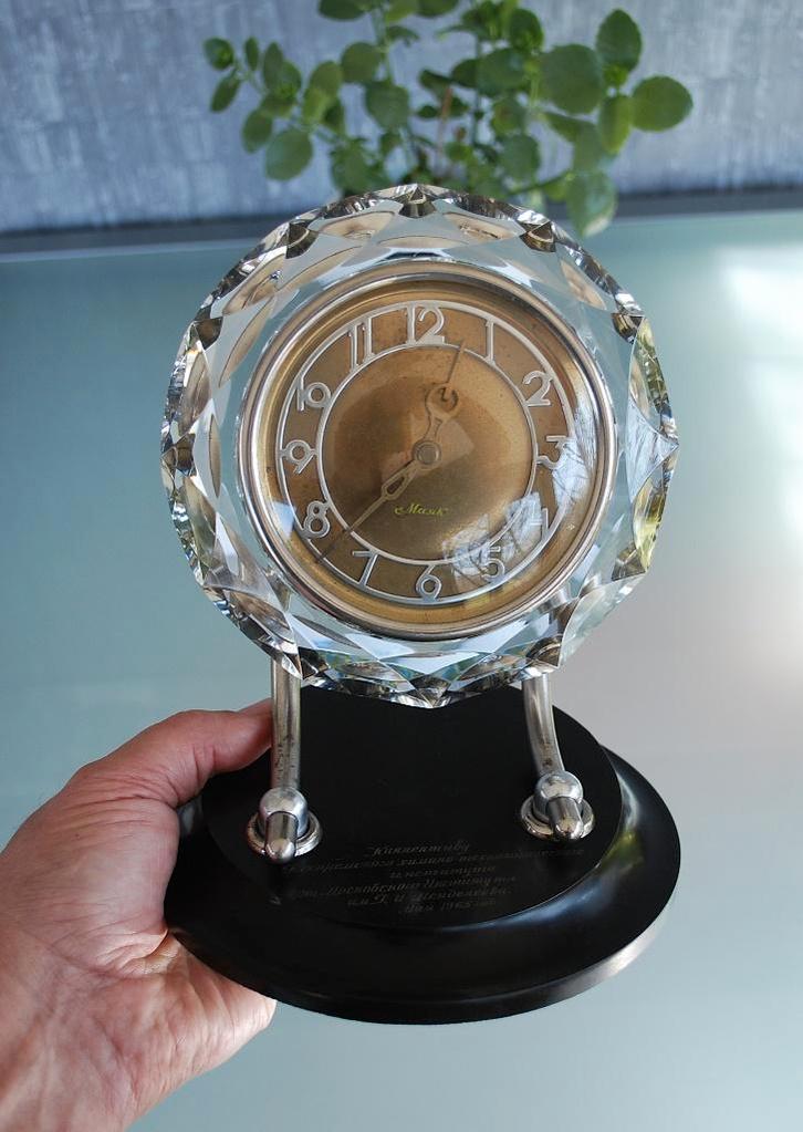 Mantelklok Tafel klok Geschenk van Moskou CCCP 1965, Antiek en Kunst, Curiosa en Brocante, Verzenden