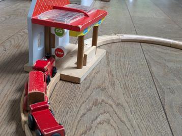Vintage Houten Treinbaan Set - 8-vormig met Station en Tunne beschikbaar voor biedingen