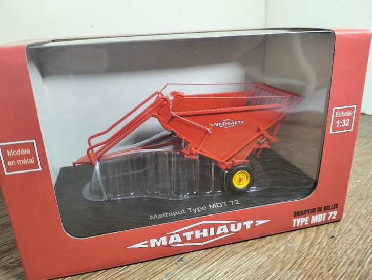 Te koop UH Mathiaut MDT 72 Straw dump., Hobby en Vrije tijd, Modelauto's | 1:32, Nieuw, Tractor of Landbouw, Universal Hobbies