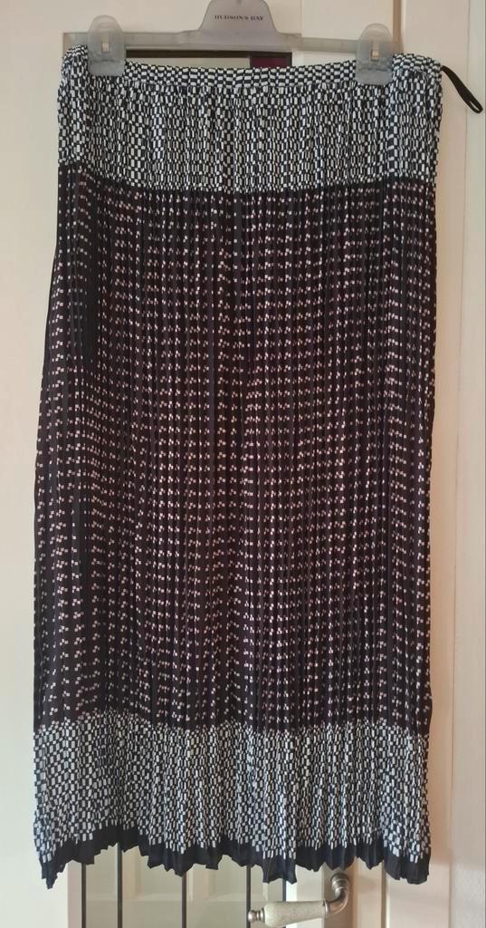 Lange plissé rok, Kleding | Dames, Rokken, Zo goed als nieuw, Maat 42/44 (L), Zwart, Onder de knie, Verzenden