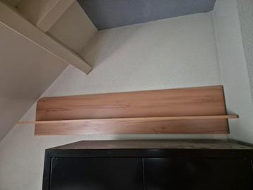 Grote wandplank beschikbaar voor biedingen