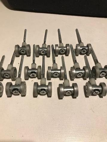 14 Stuks Wieltjes/schroeven beschikbaar voor biedingen