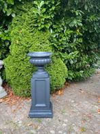 Antraciete betonnen bloempot op zuil., Huis en Inrichting, Woonaccessoires | Zuilen en Pilaren, Ophalen, Nieuw