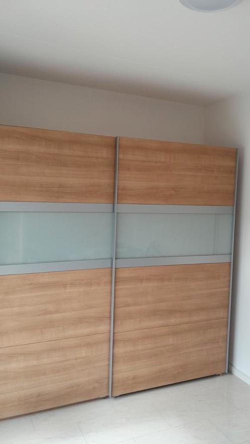 Mooie kledingkast met schuifdeuren, Huis en Inrichting, Kasten | Wandmeubels, Zo goed als nieuw, 200 cm of meer, 50 tot 75 cm