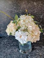 Klein bosje  witte kunst hortensia's met groen erbij., Huis en Inrichting, Ophalen of Verzenden, Zo goed als nieuw, Binnen