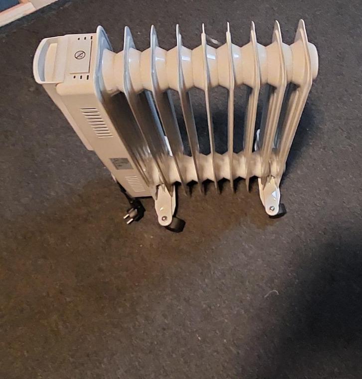 Oliegevulde Radiator 2000W Wit, Doe-het-zelf en Verbouw, Verwarming en Radiatoren, Zo goed als nieuw, Radiator, 800 watt of meer