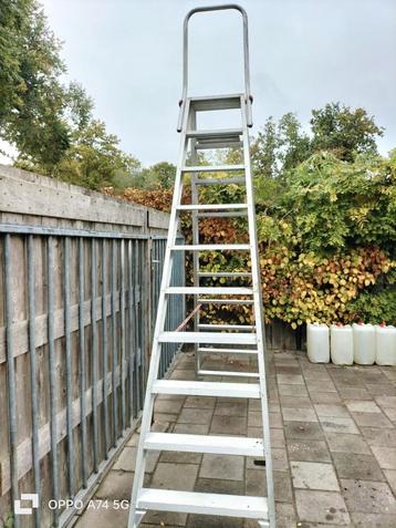 Trap in zeer goede staat  beschikbaar voor biedingen