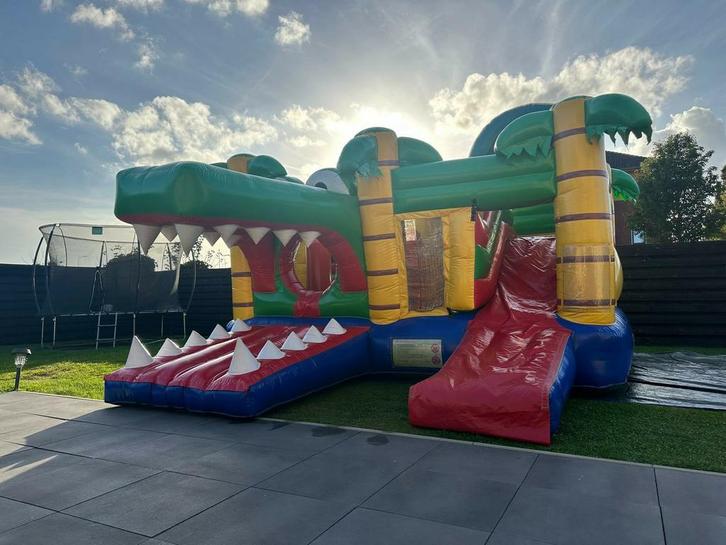 Multiplay krokodil springkussen, Hobby en Vrije tijd, Feestartikelen | Verhuur, Zo goed als nieuw, Ophalen of Verzenden