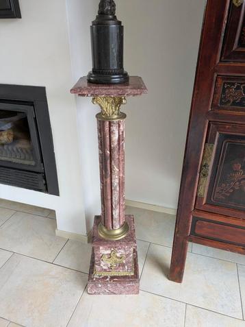 Tk prachtige marmeren oudere pilaar van 102 cm. beschikbaar voor biedingen