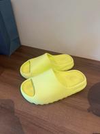 Yeezy slides, Ophalen of Verzenden, Zo goed als nieuw