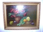 Schilderij Stilleven fruit met rode bloemen op houten paneel, Ophalen