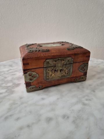 Antiek vintage chinees sieradenkistje mahoniehout jade beschikbaar voor biedingen