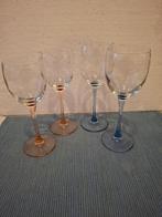 Luminarc France - 2 wijnglazen met roze voet en 2 met blauwe, Antiek en Kunst, Ophalen of Verzenden