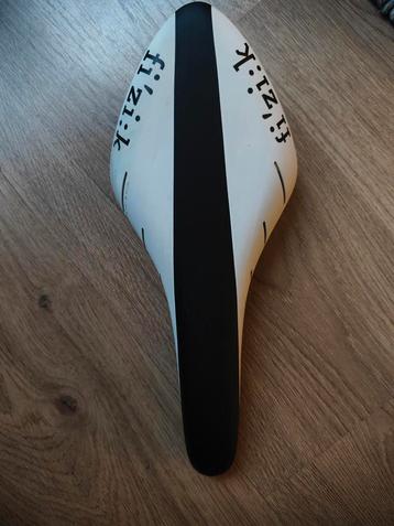 Fizik R3 Carbon Racefiets Zadel beschikbaar voor biedingen
