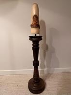 Grote houten kerkkandelaar met devotiekaars – vloerkandelaar, Huis en Inrichting, Gebruikt, Overige kleuren, 50 tot 75 cm, Ophalen of Verzenden