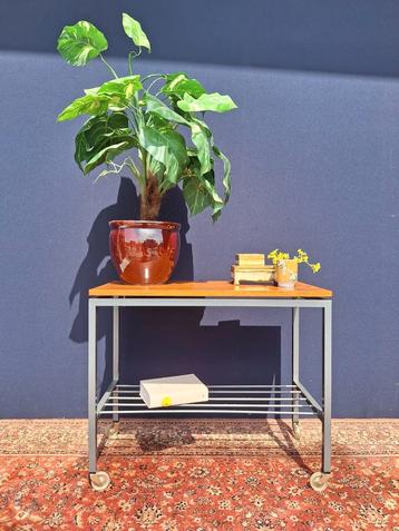 Vintage design trolley  verrijdbaar bijzettafeltje tafeltje  beschikbaar voor biedingen