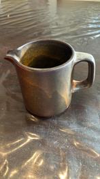 Schattig Melkkannetje aardewerk bruin vintage., Antiek en Kunst, Ophalen of Verzenden