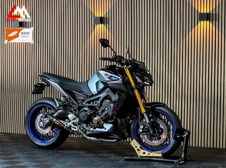 YAMAHA MT 09 SP - Quickshifter - Akrapovic - Vol opties, Motoren, Motoren | Yamaha, Bedrijf, Naked bike, meer dan 35 kW, 3 cilinders