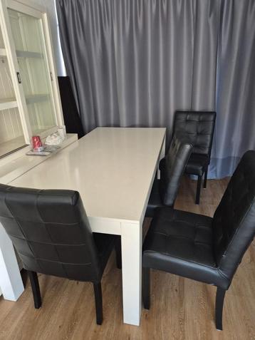 Mooie eettafel incl  6 stoelen gaat dinsdagochtend weg!! beschikbaar voor biedingen