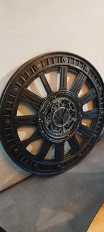 Stijlvolle Wandklok met draaiende Tandwielen, Ophalen of Verzenden, Zo goed als nieuw, Analoog, Wandklok