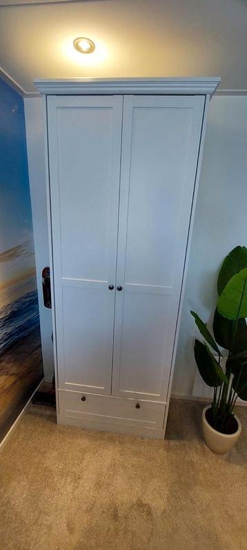 Leenbakker witte kast 200 x 74,5 x 36 cm beschikbaar voor biedingen