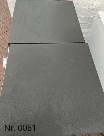 0061 Partij betontegels 60x60x4 meerdere pakken beschikbaar beschikbaar voor biedingen