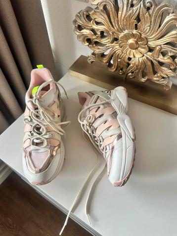 Michael Kors sneakers maat 40 (9M) wit roze beschikbaar voor biedingen
