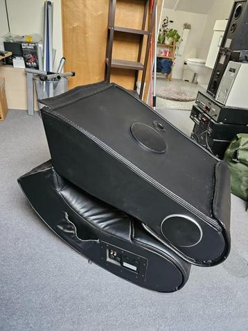 Inklapbare gamestoel met speakers beschikbaar voor biedingen