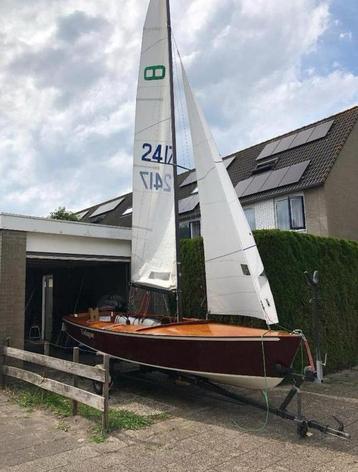 Schakel zeilboot 2417 – met trailer, 2 sets zeilen beschikbaar voor biedingen