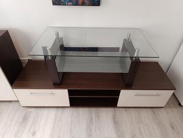 Meubilair voor de kamer beschikbaar voor biedingen