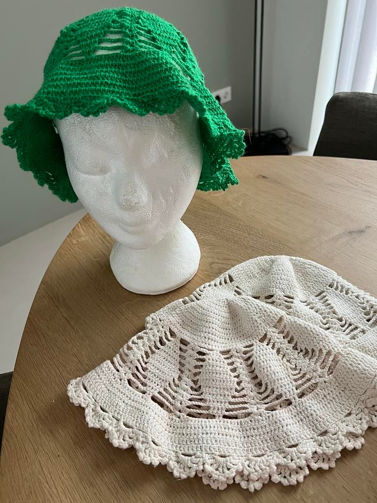 3 Gehaakte Carnavalshoedjes, Ophalen of Verzenden, Zo goed als nieuw, One size fits all, Hoed