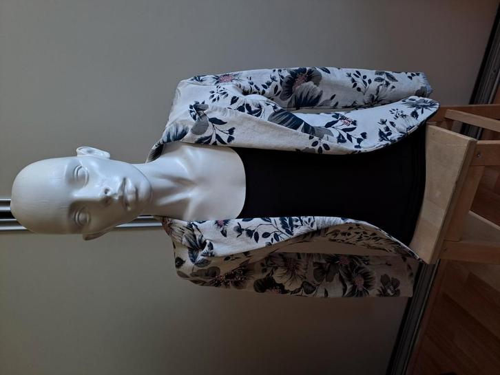 Wit colbert damesjasje met gekleurde bloemen. Maat:S,, Kleding | Dames, Jasjes, Kostuums en Pakken, Zo goed als nieuw, Jasje, Maat 36 (S)