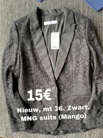 Veel kleding, veel nieuw met etiket. Maten S & M beschikbaar voor biedingen