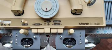 Breimachine Brother KH940 en onderbed KR850 beschikbaar voor biedingen